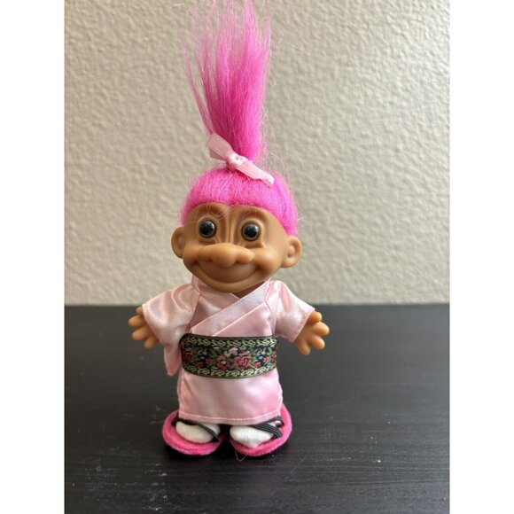 Vintage RUSS TROLL DOLL Fuchsia Hair JAPANESE Around The World JAPAN w Slippers - Picture 1 of 7